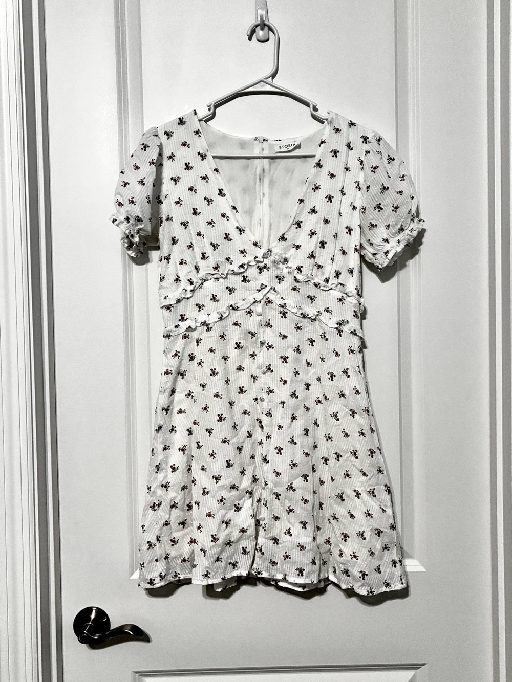 Storia White Mini Dress with Red Floral Print Women’s Medium Feminine Whimsical